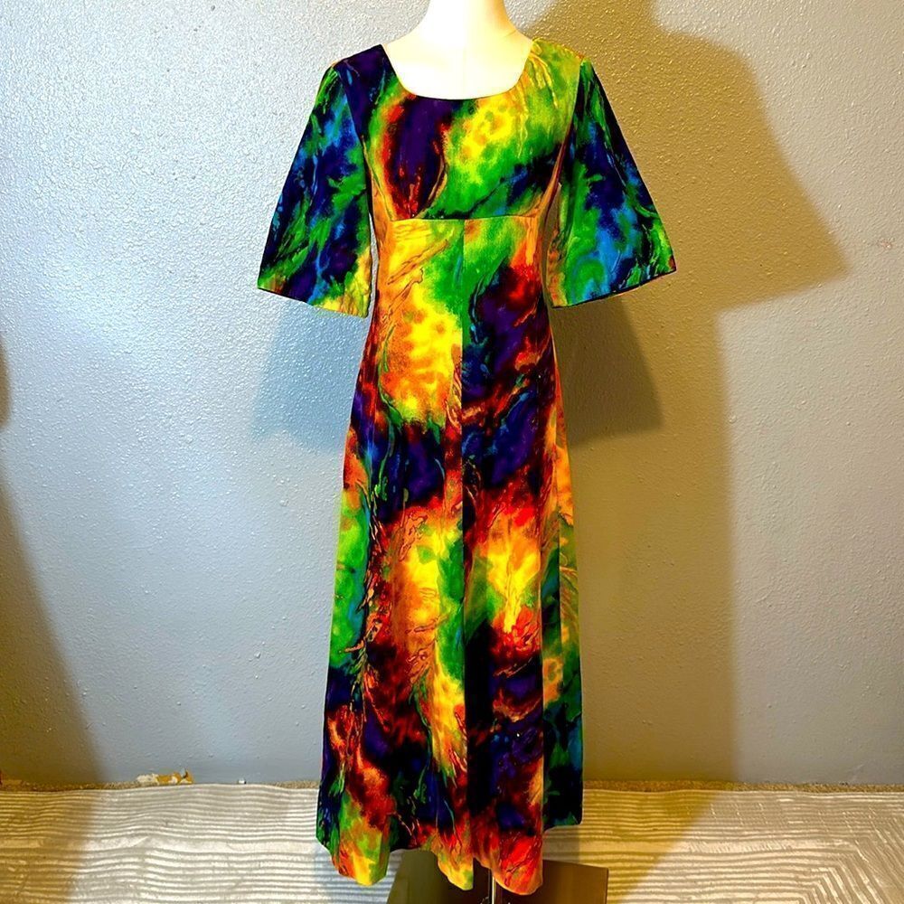 Vintage U-i Maikai Hawaiian cotton dress. No size tag.